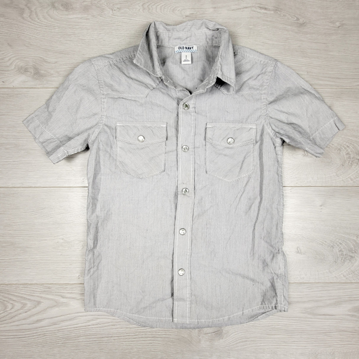 Old Navy pin striped snap button down shirt. Size small (6/7)