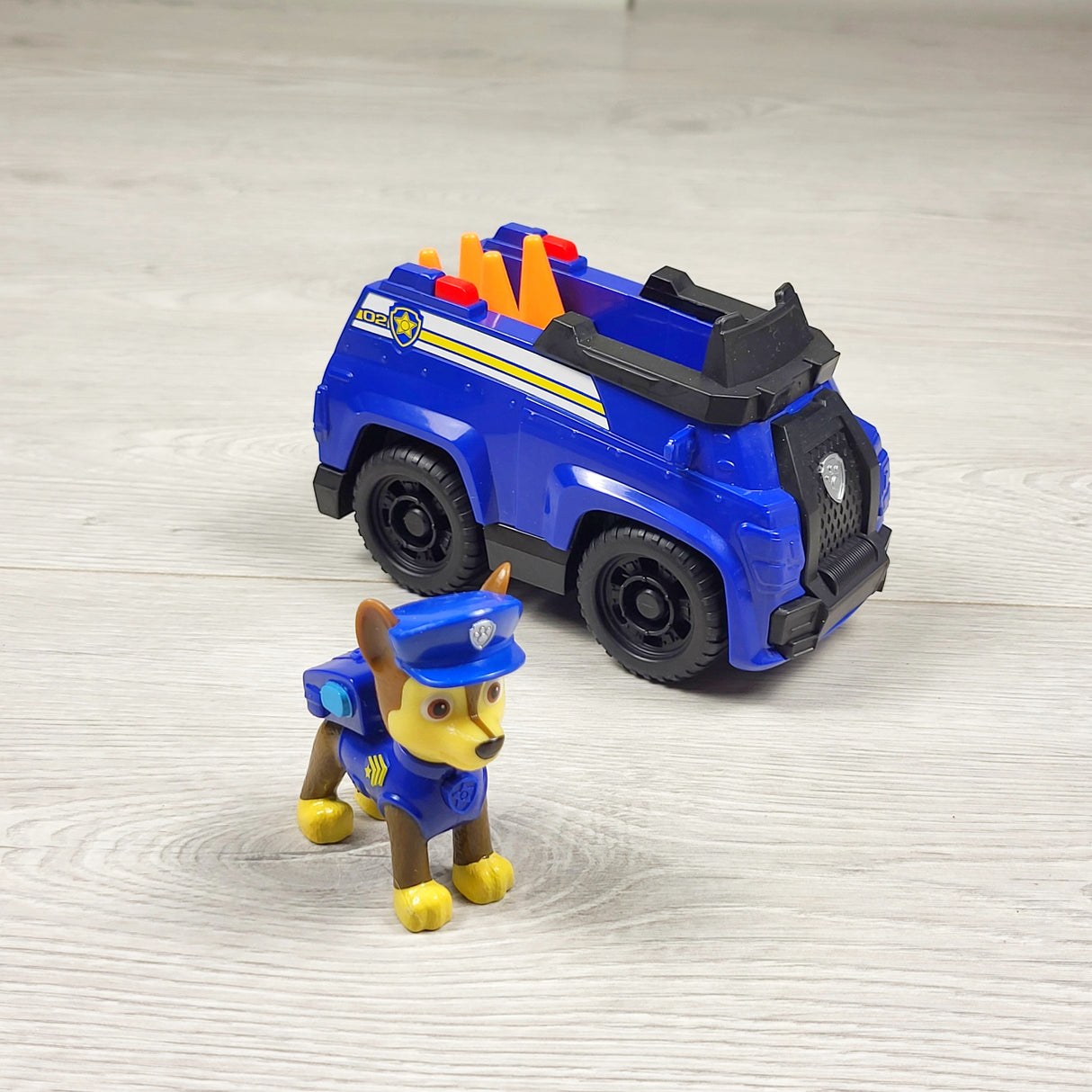 Paw Patrol Chase cruiser with figure