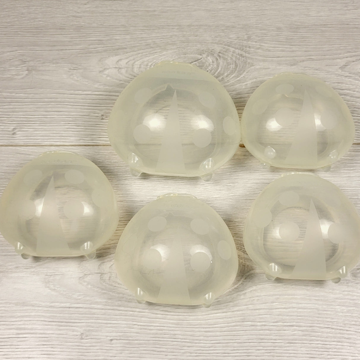 Haakaa silcone ladybug milk collectors - price is piece