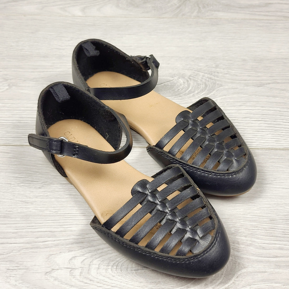 Old Navy black strappy flats. Size 11