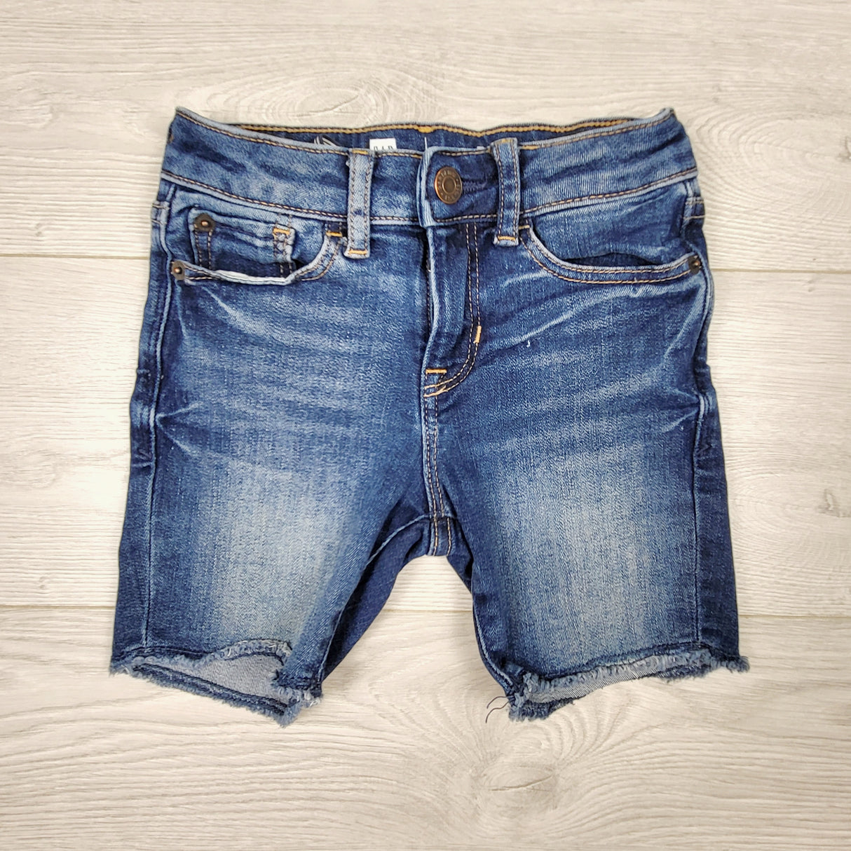 Gap high rise Bermuda jean shorts. Size 5T