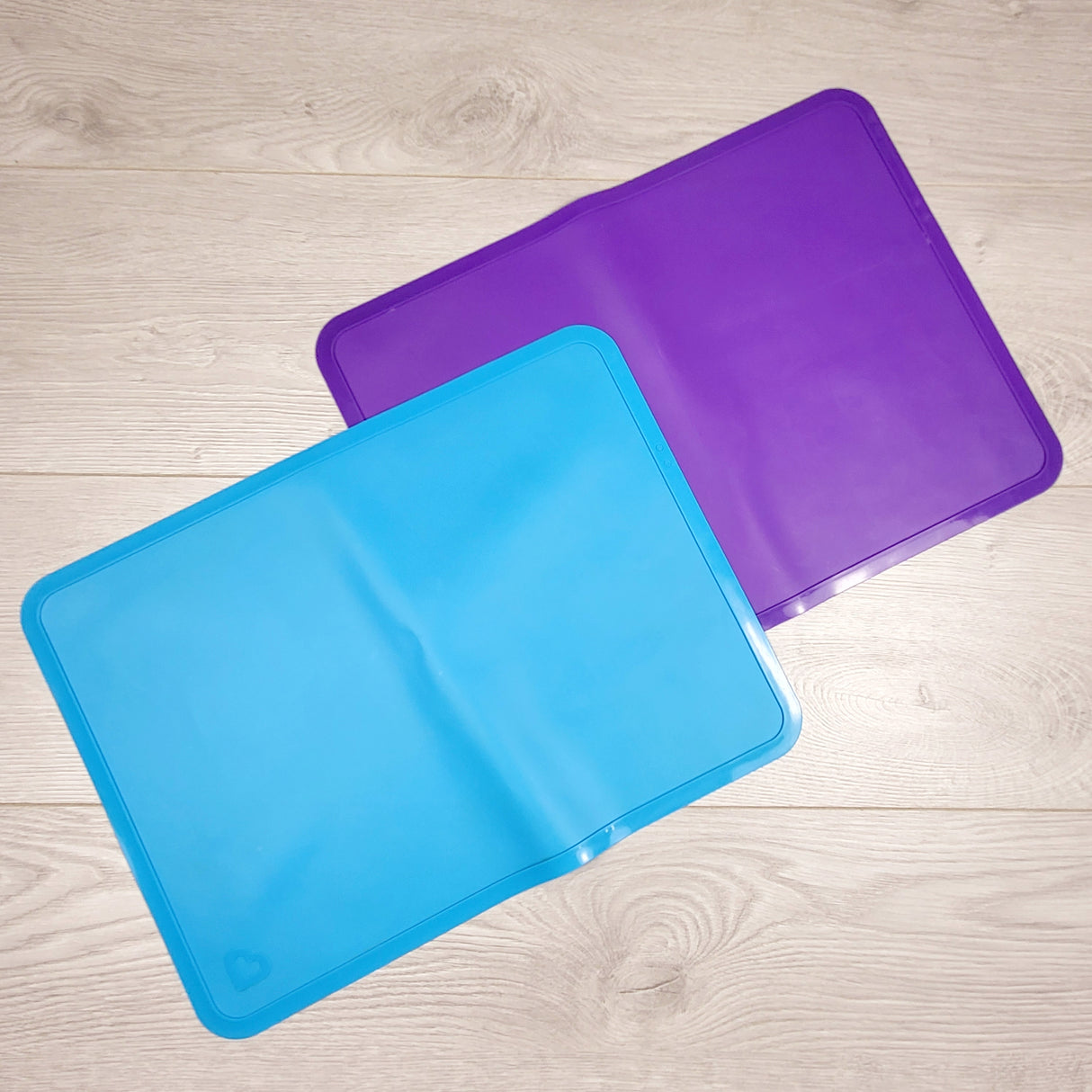 Pair of silicone placemats