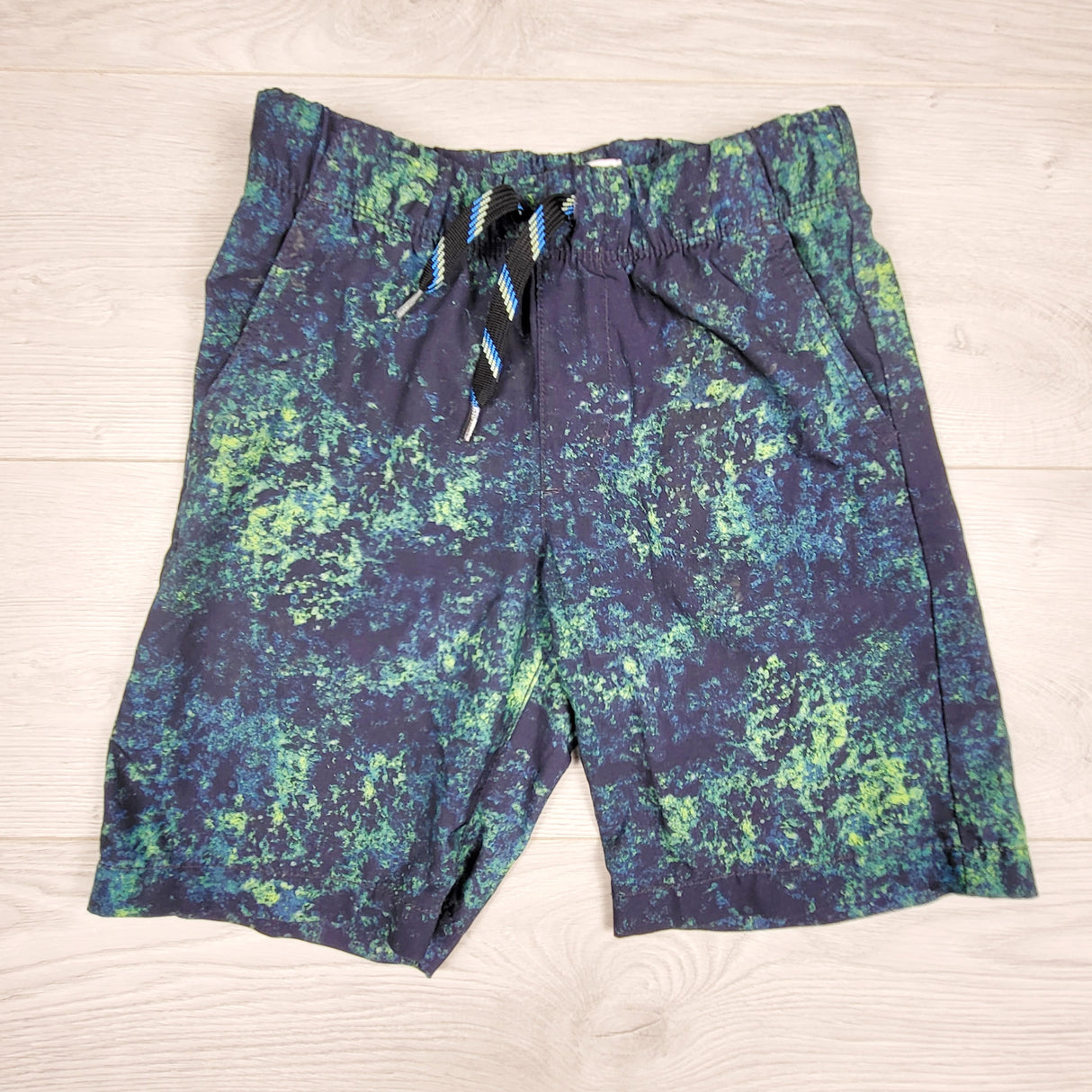 Old Navy navy and green patterned quick dry shorts. Size 8