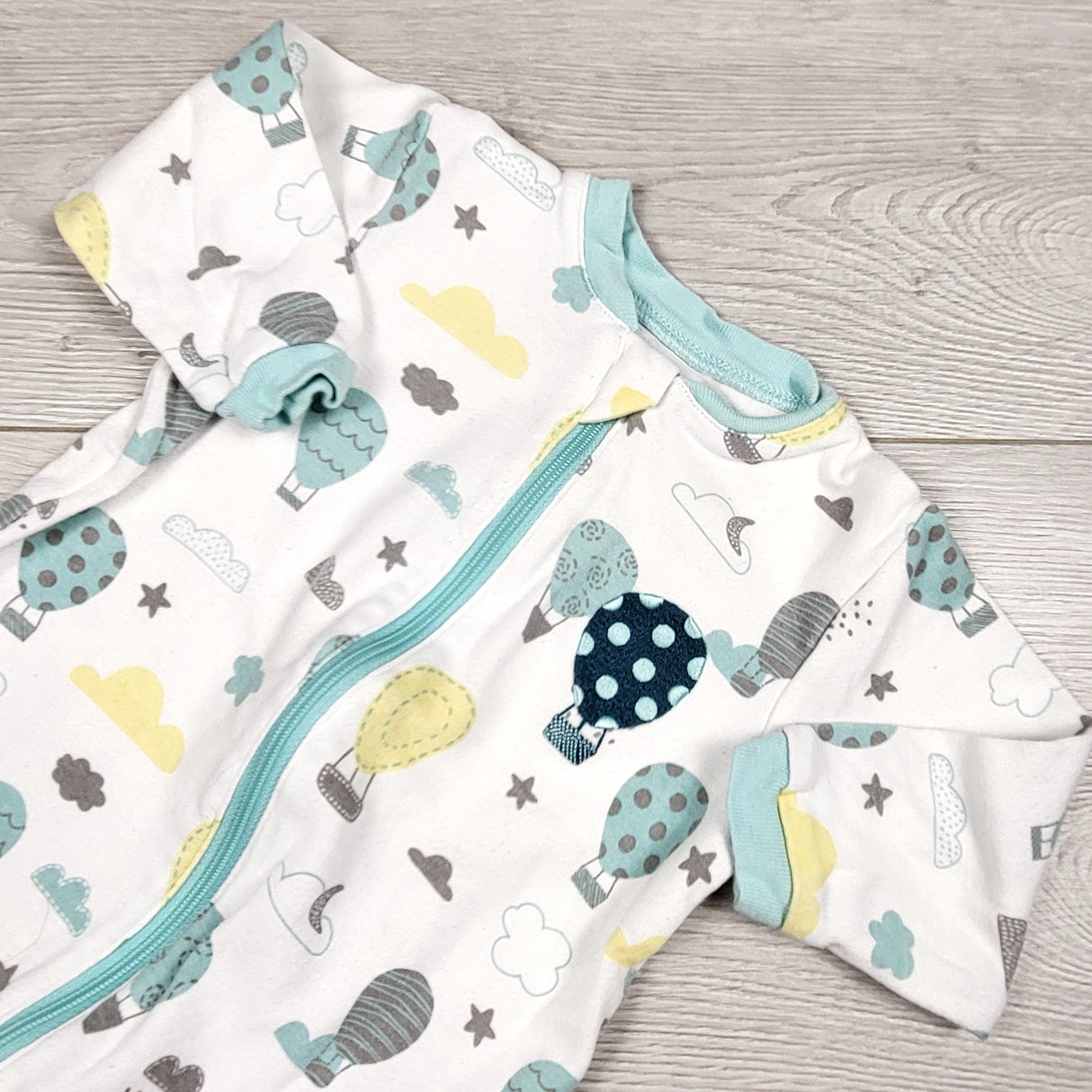 Tuffy zippered cotton sleeper with hot air balloons. Size 6 months