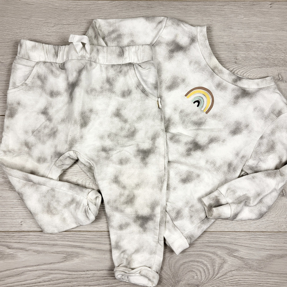 George grey and white camouflage 2pc set with rainbow. Size 12-18 months