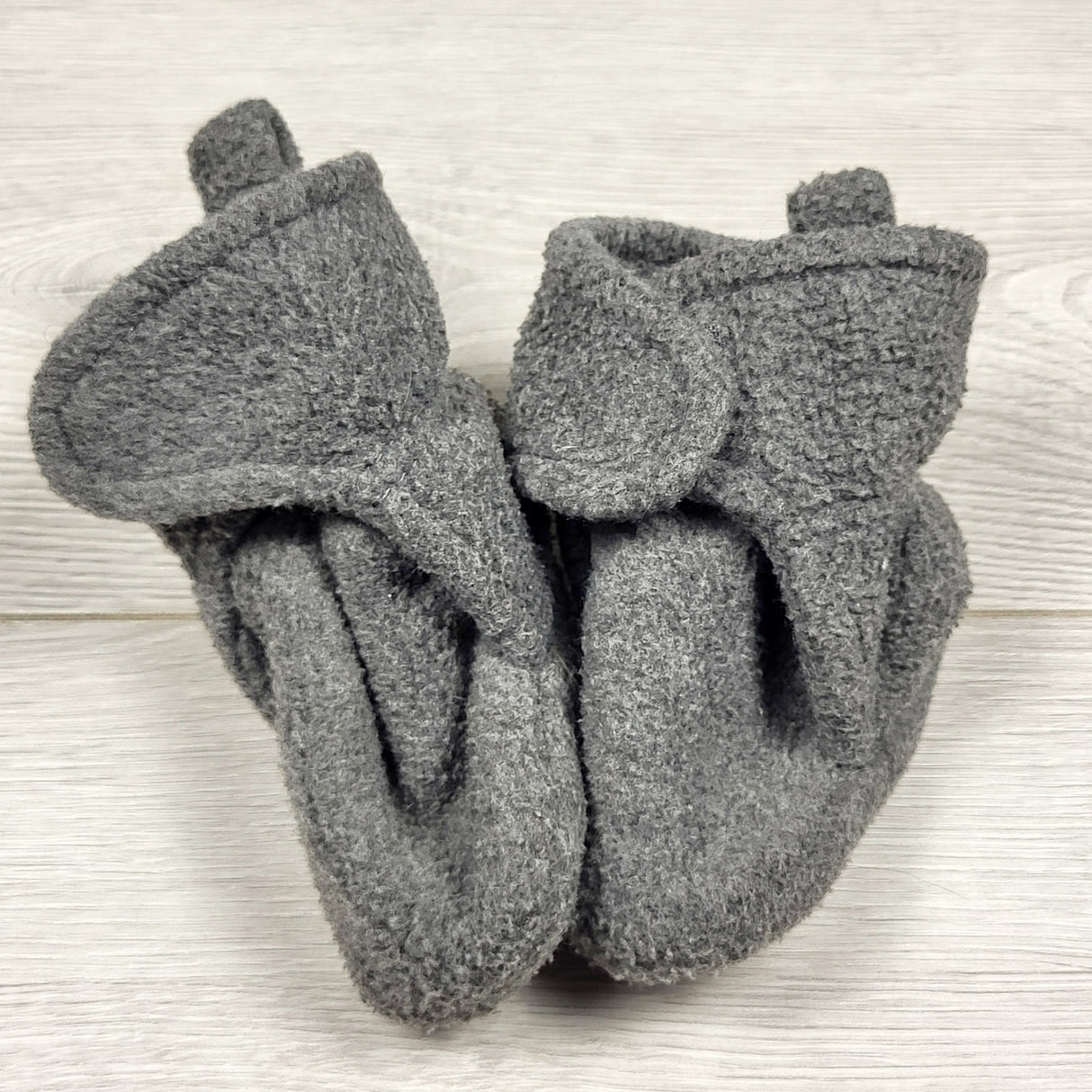 Grey fleece booties with grippy bottoms. Approx 0-6 months