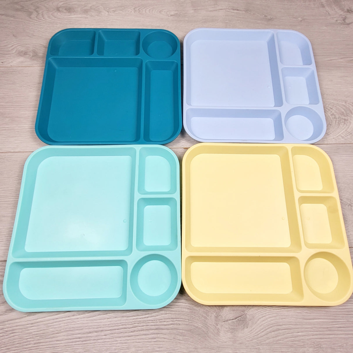 Lot of 4 divided tray sets