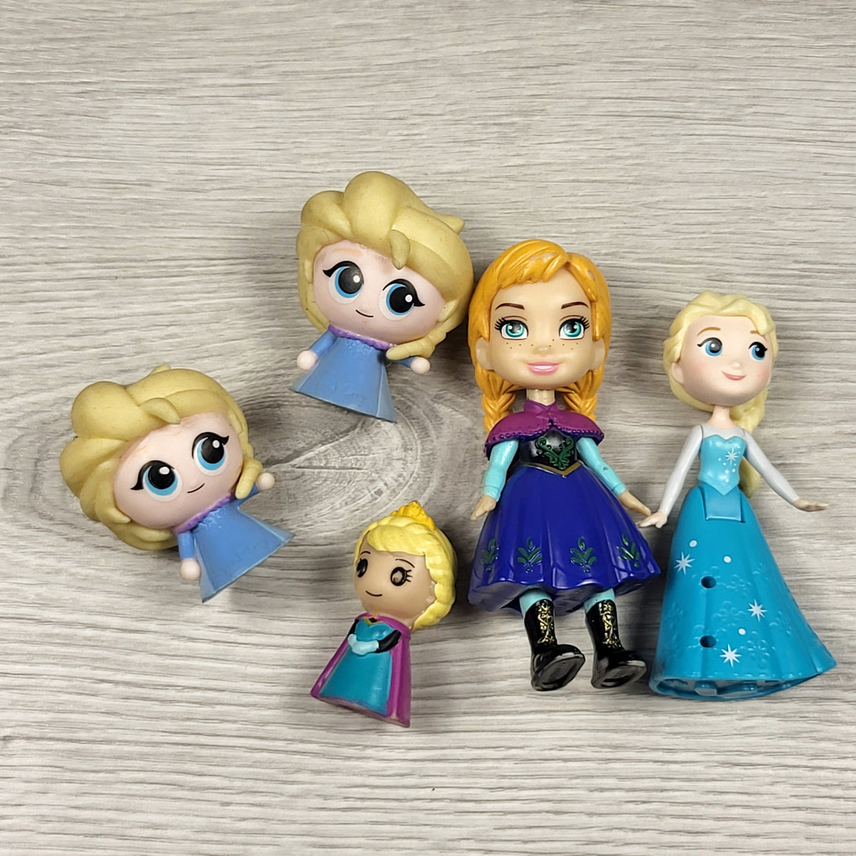 Lot of random Frozen mini figures