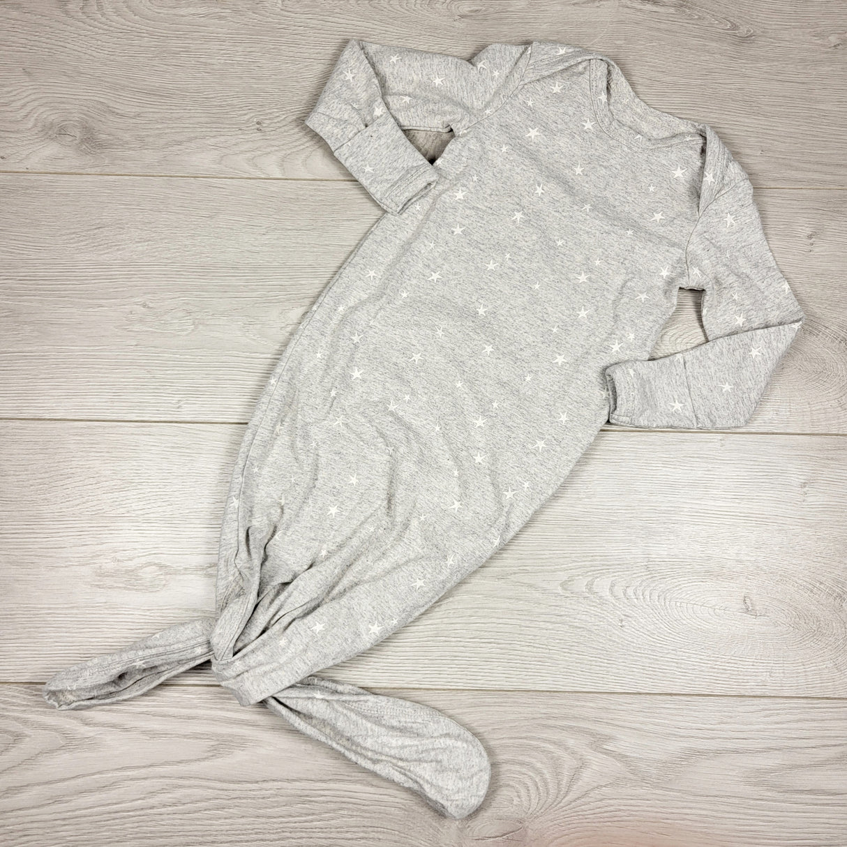 Rise Little Earthling grey knotted sleep gown with stars. Size 6-9 months