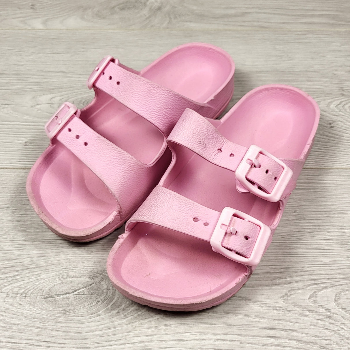Kauai pink rubber sandals. Youth size 2.5