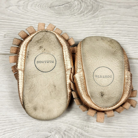 Minimoc rose gold leather soft soled shoes. Infant size 2