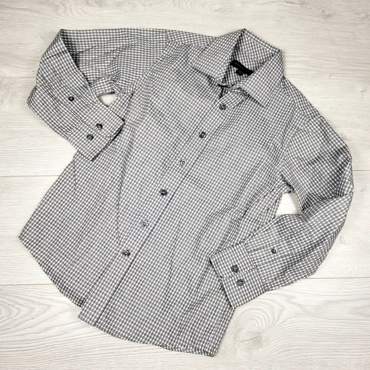 Andrew Fezza grey checked button down shirt. Size 7