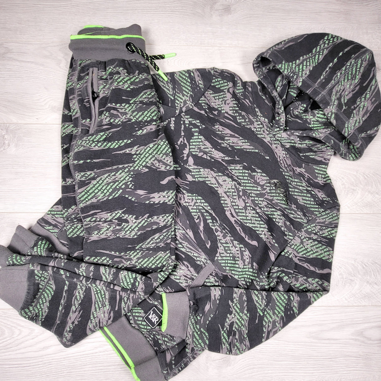 Young and Restless black and grey patterned 2pc hoodie set. Size 10/12