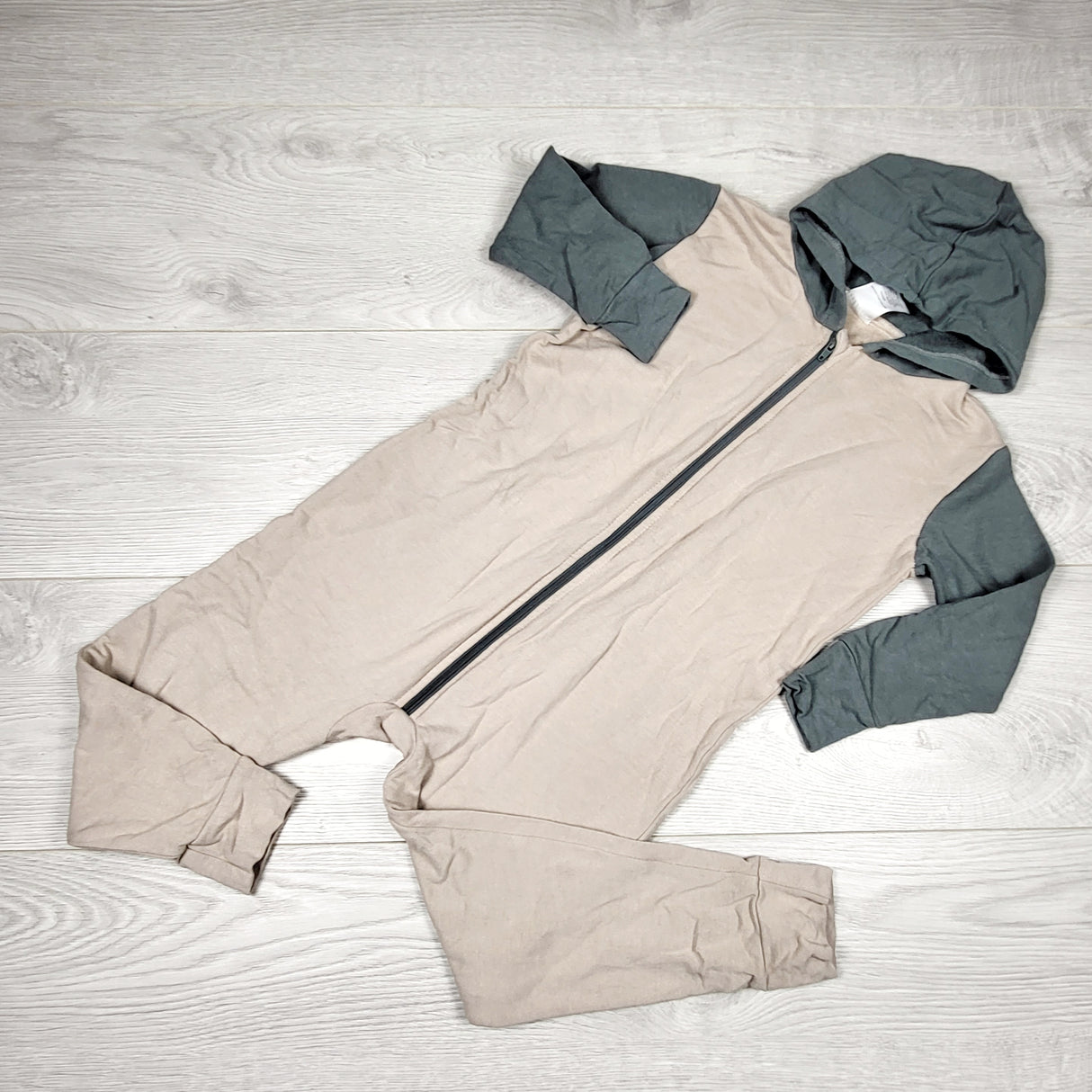 Tiny Button Apparel hooded zip up bamboo jumpsuit. Size 3/4T