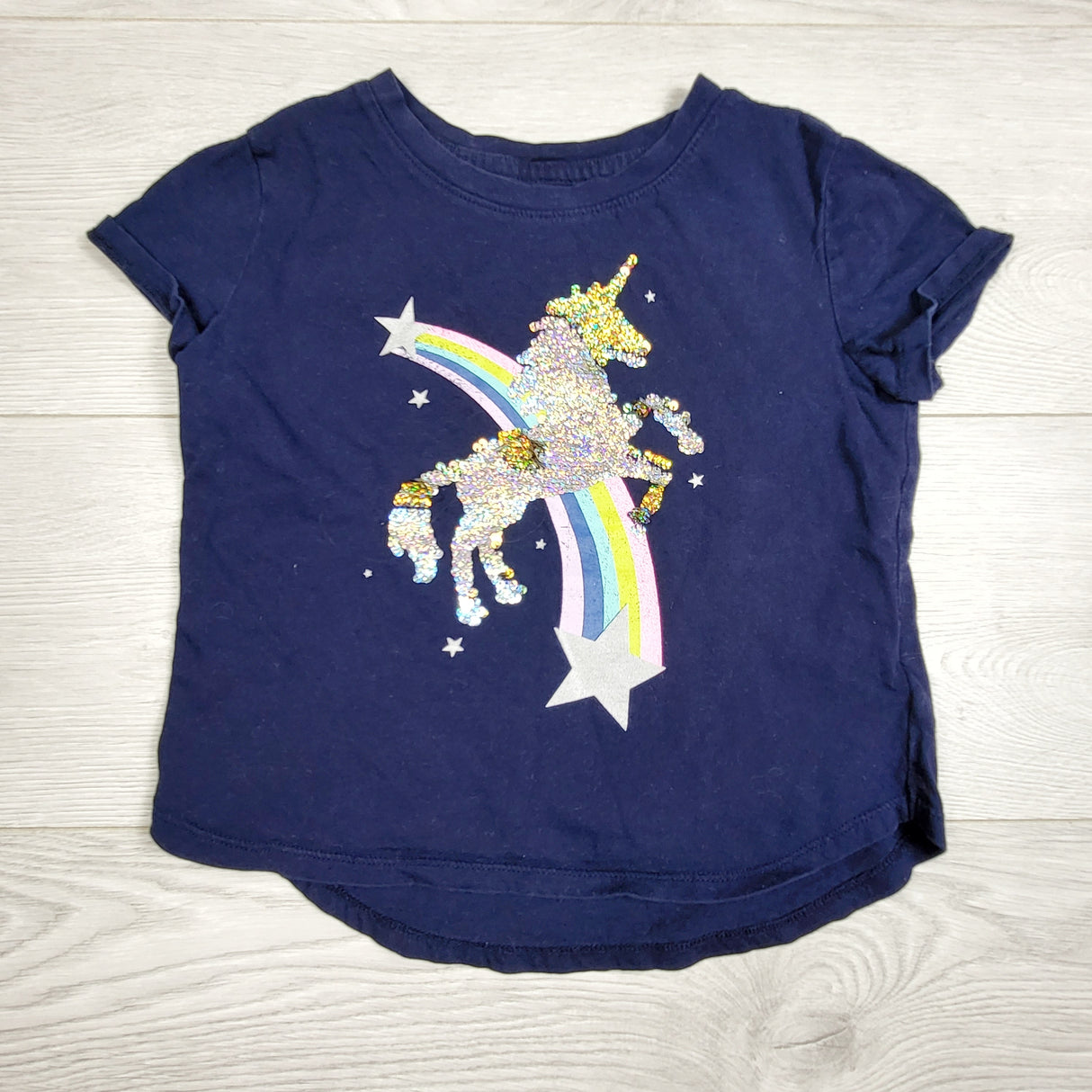Gap navy t-shirt with flip sequin unicorn. Size XS (4/5T)