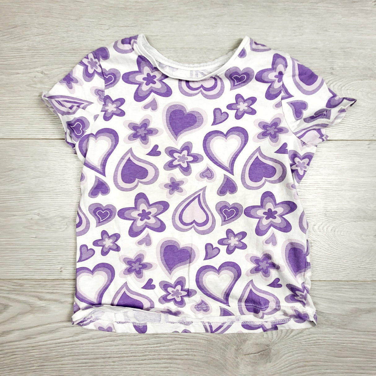 Primark white and purple t-shirt with hearts and flowers. Size 4/5T