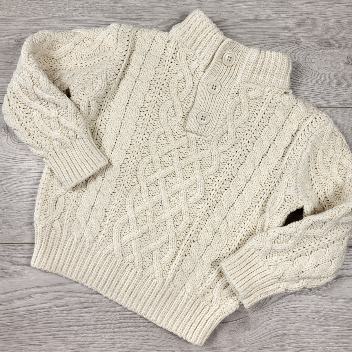 Gap cream coloured cable knit sweater. Size 2T