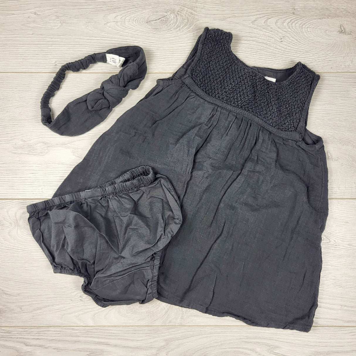 Gap dark grey muslin cotton 3pc dress set. Size 12-18 months