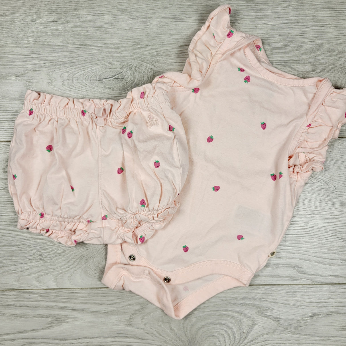 Gap pink 2pc organic cotton shorts and bodysuit set with strawberries. Size 3-6 months