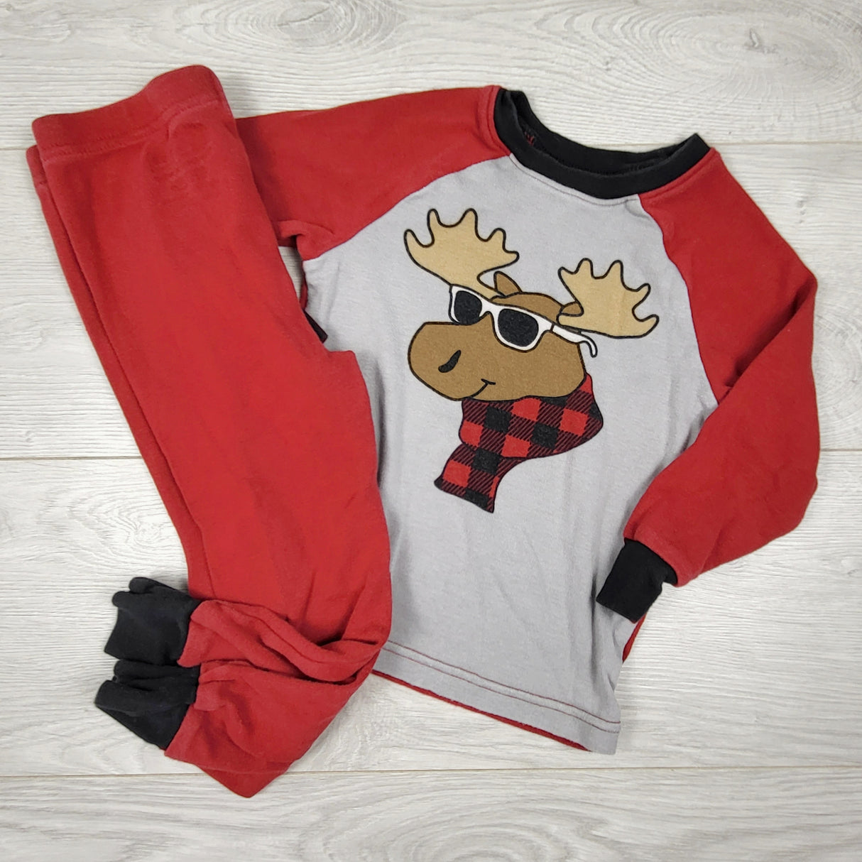 Kirkland grey and red 2pc moose PJs. Size 3T