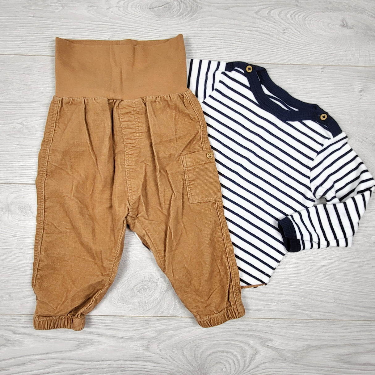 H and M navy striped / tan 2pc set. Size 6-9 months