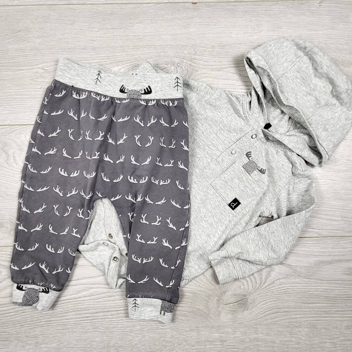 Deux Par Deux grey 2pc set with moose. Size 9 months