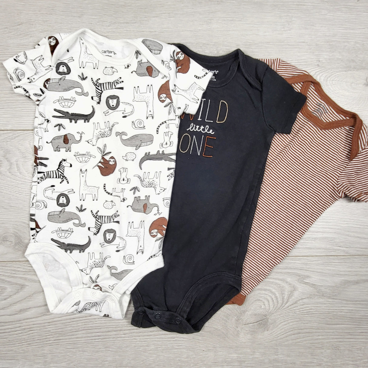 Carters 3pc bodysuit set with wild animals. Size 12 months