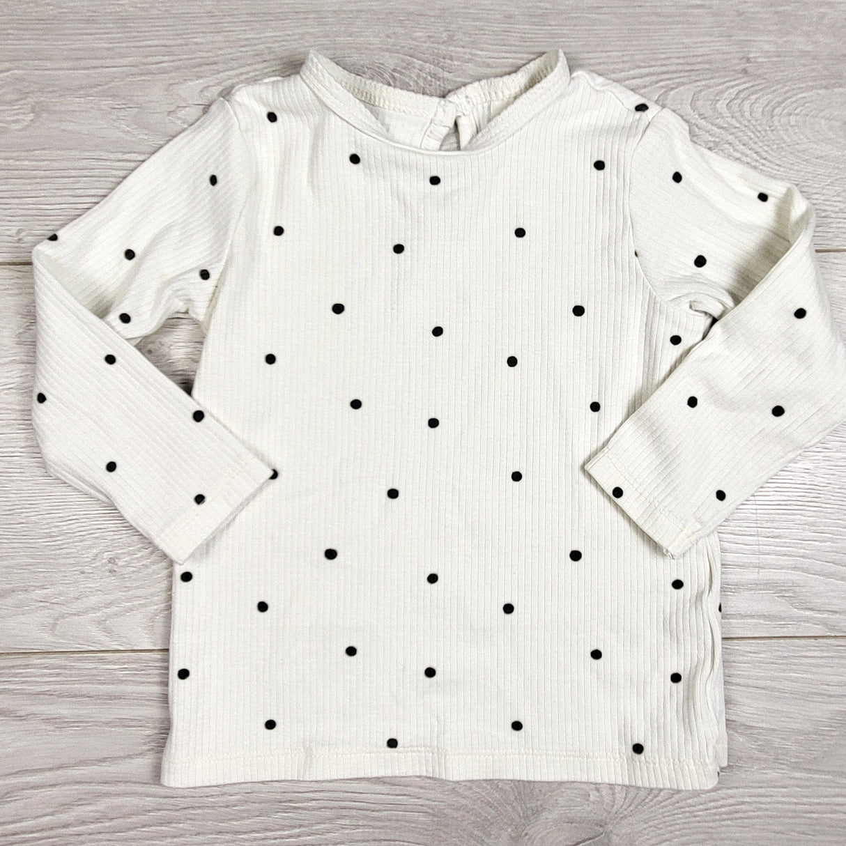 H and M white ribbed knit top with polka dots. Size 12-18 months