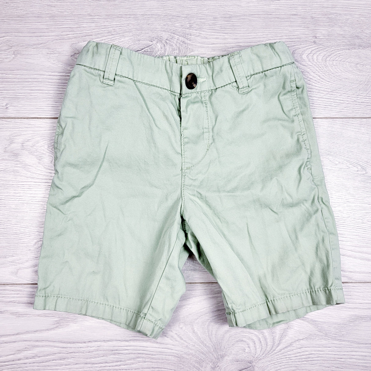 H and M light green chino style shorts. Size 3/4T