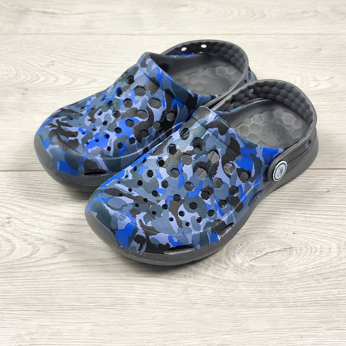 Joybees camouflage clogs. Size 12/13