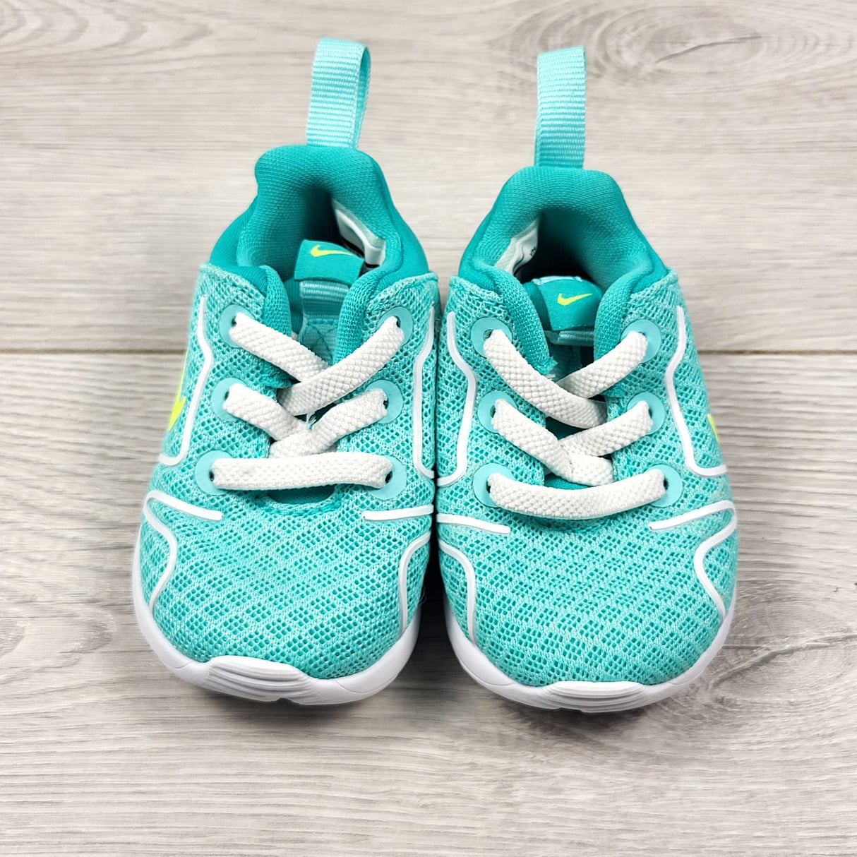 Nike turquoise sneakers with elastic laces. Size 2 (infant)