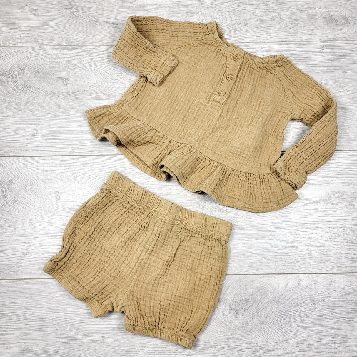 Little Planet muslin cotton 2pc set. Size 12 months