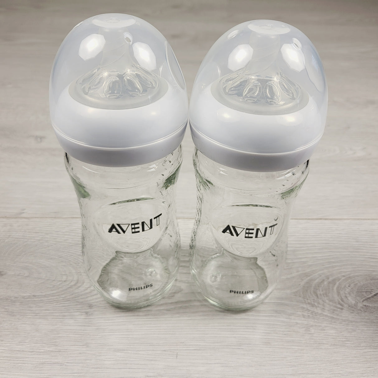 Avent pair of 8oz glass bottles