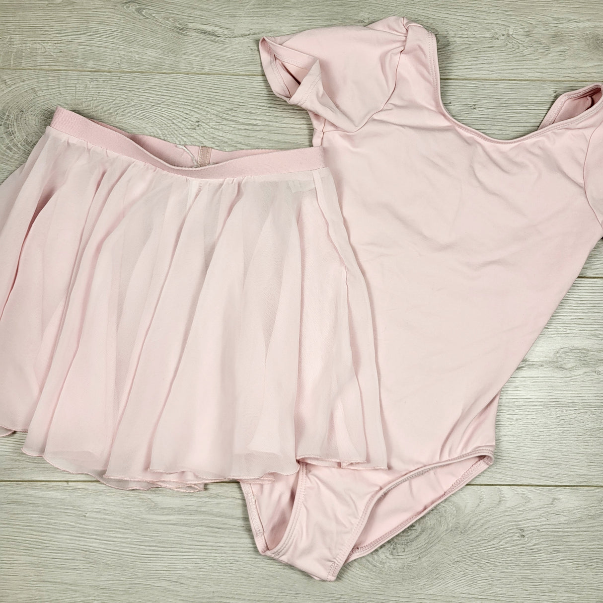 Mondor pink 2pc ballet set. Size 8-10 Years