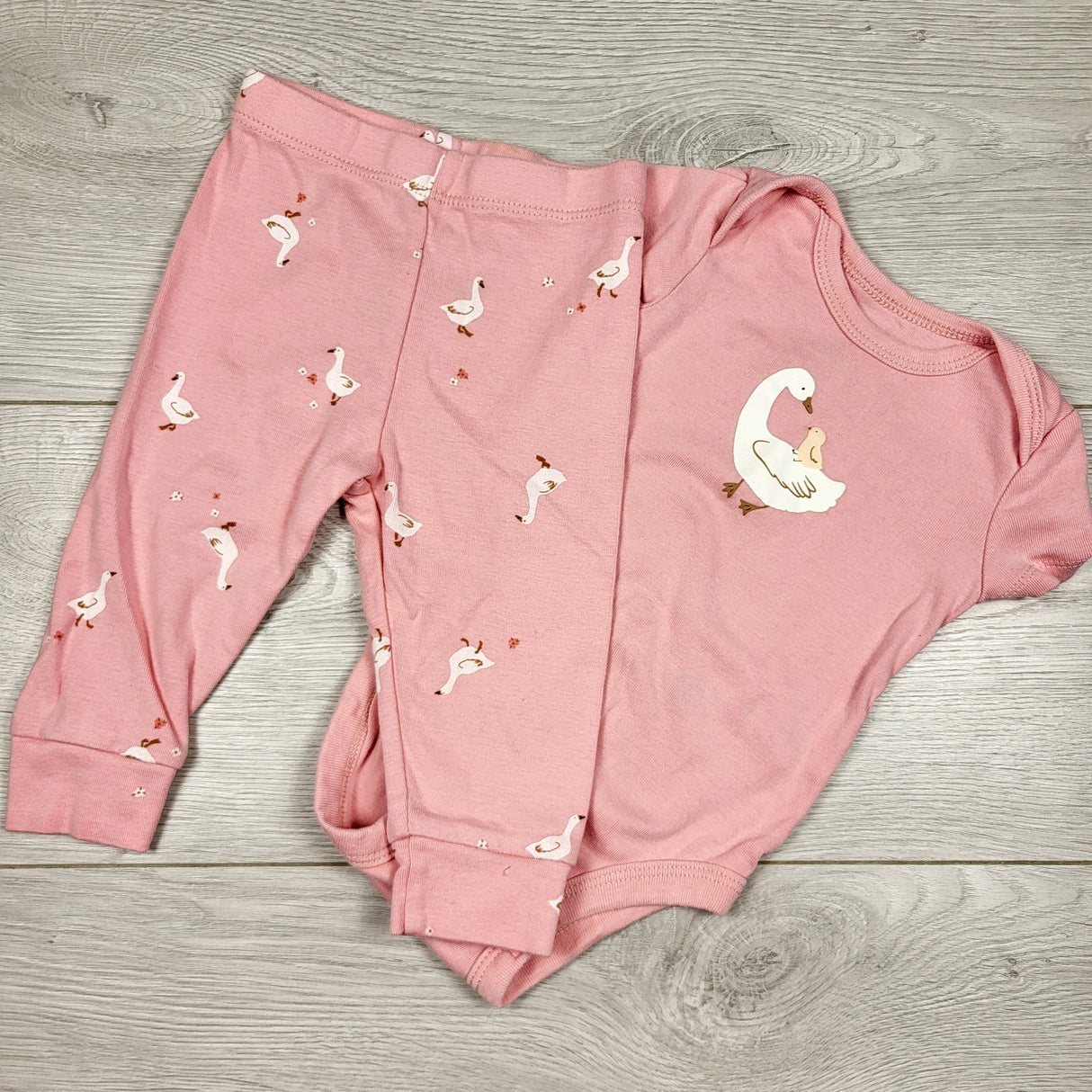 Pekkle pink 2pc bodysuit set with ducks. Size 6 months