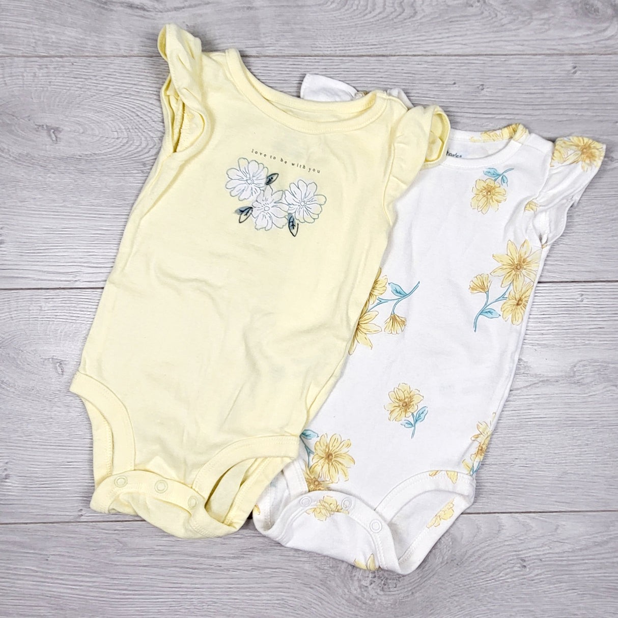 Carters 2pc bodysuit set with flowers. Size 6 months