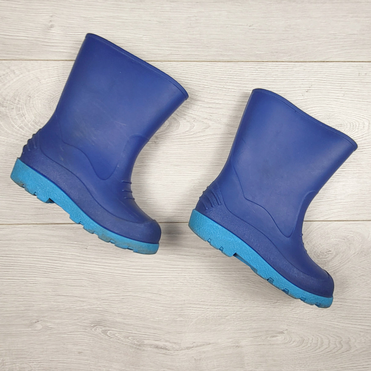 Blue rain boots. Size 9