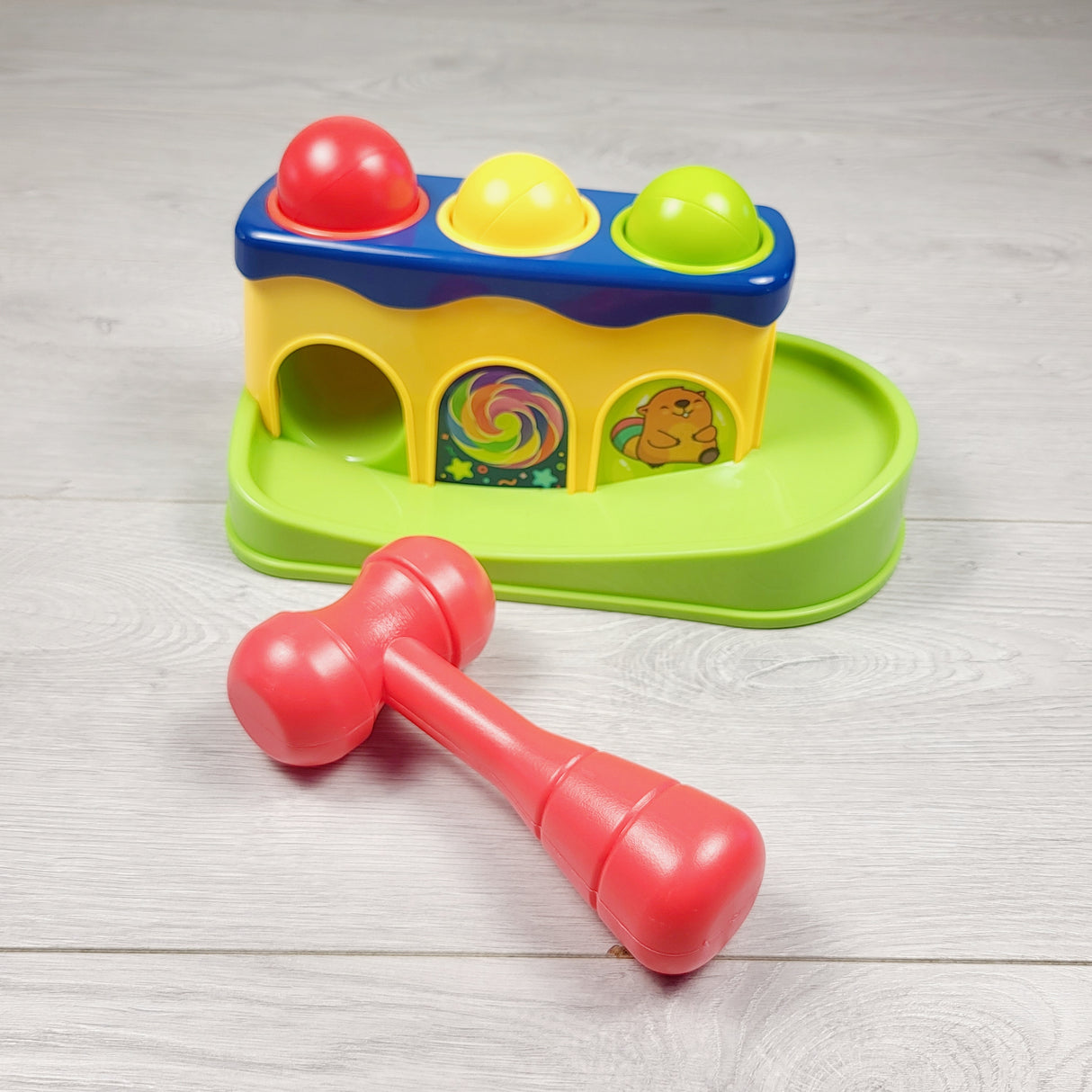 Plastic ball and hammer toy