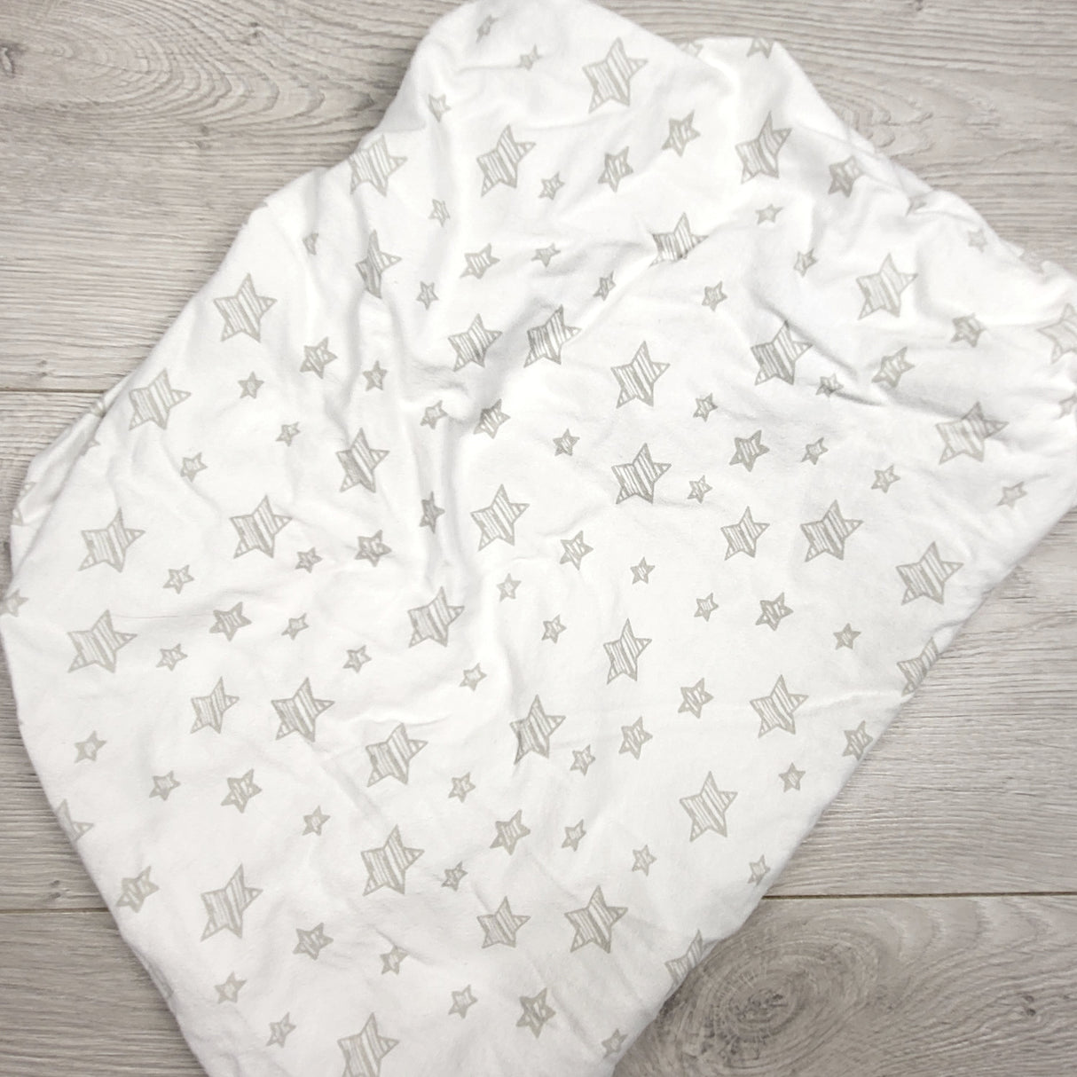 Bioban white and grey fitted change pad cover