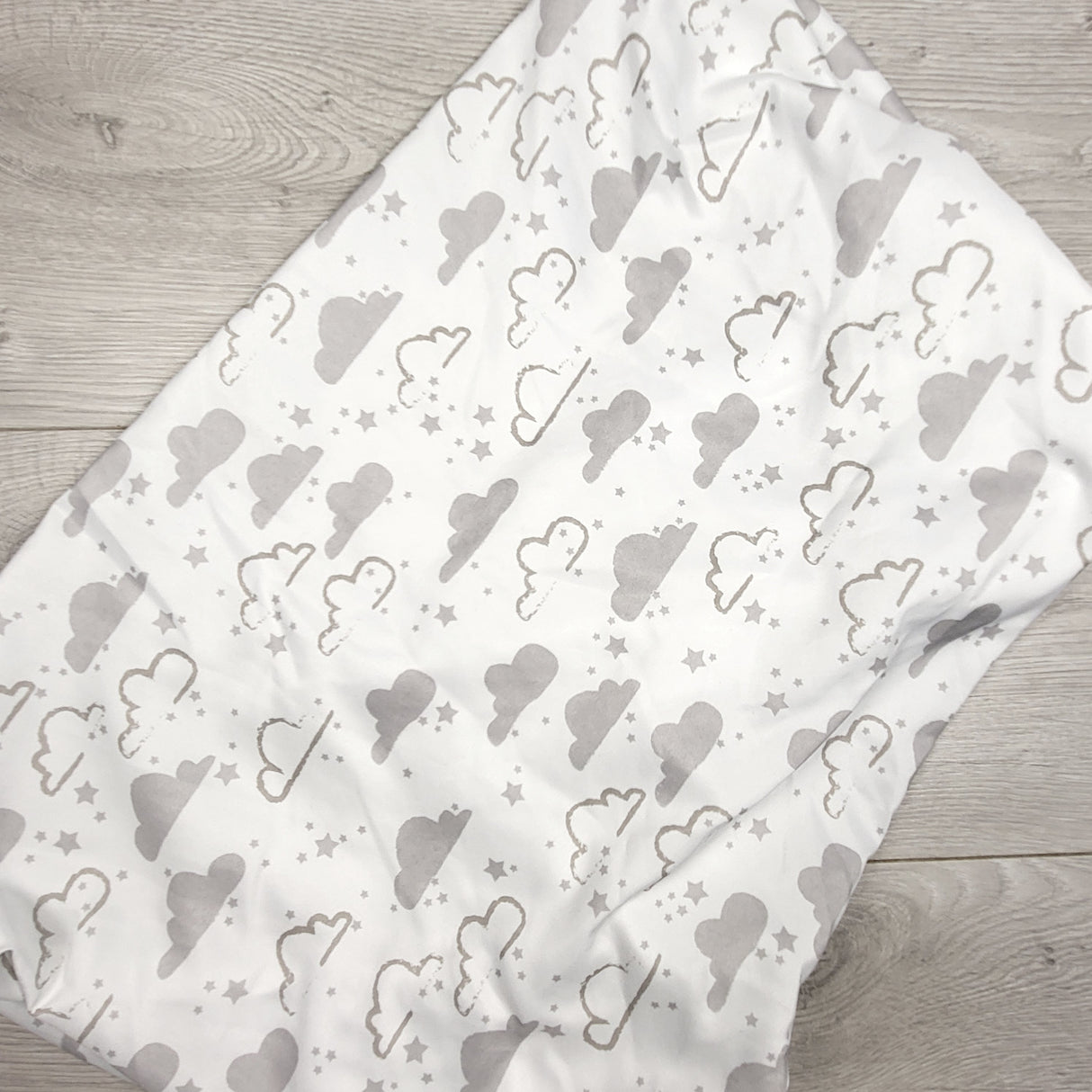 White and grey fitted bassinet with clouds