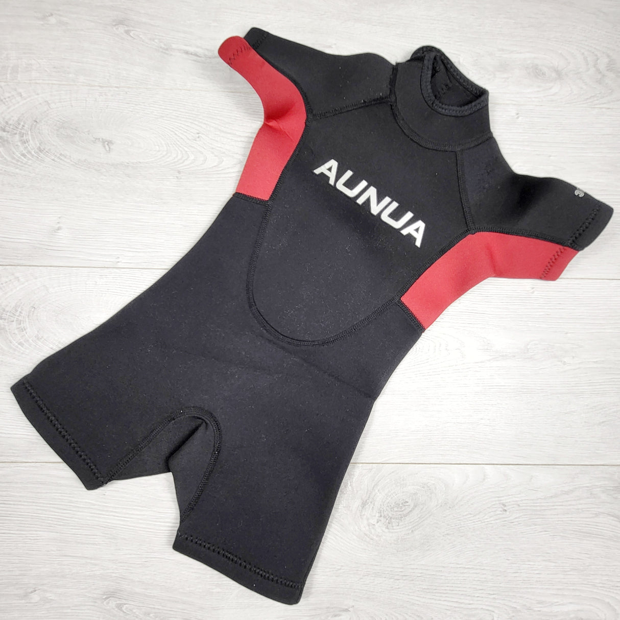 Aunua black and red wetsuit. Size 4T