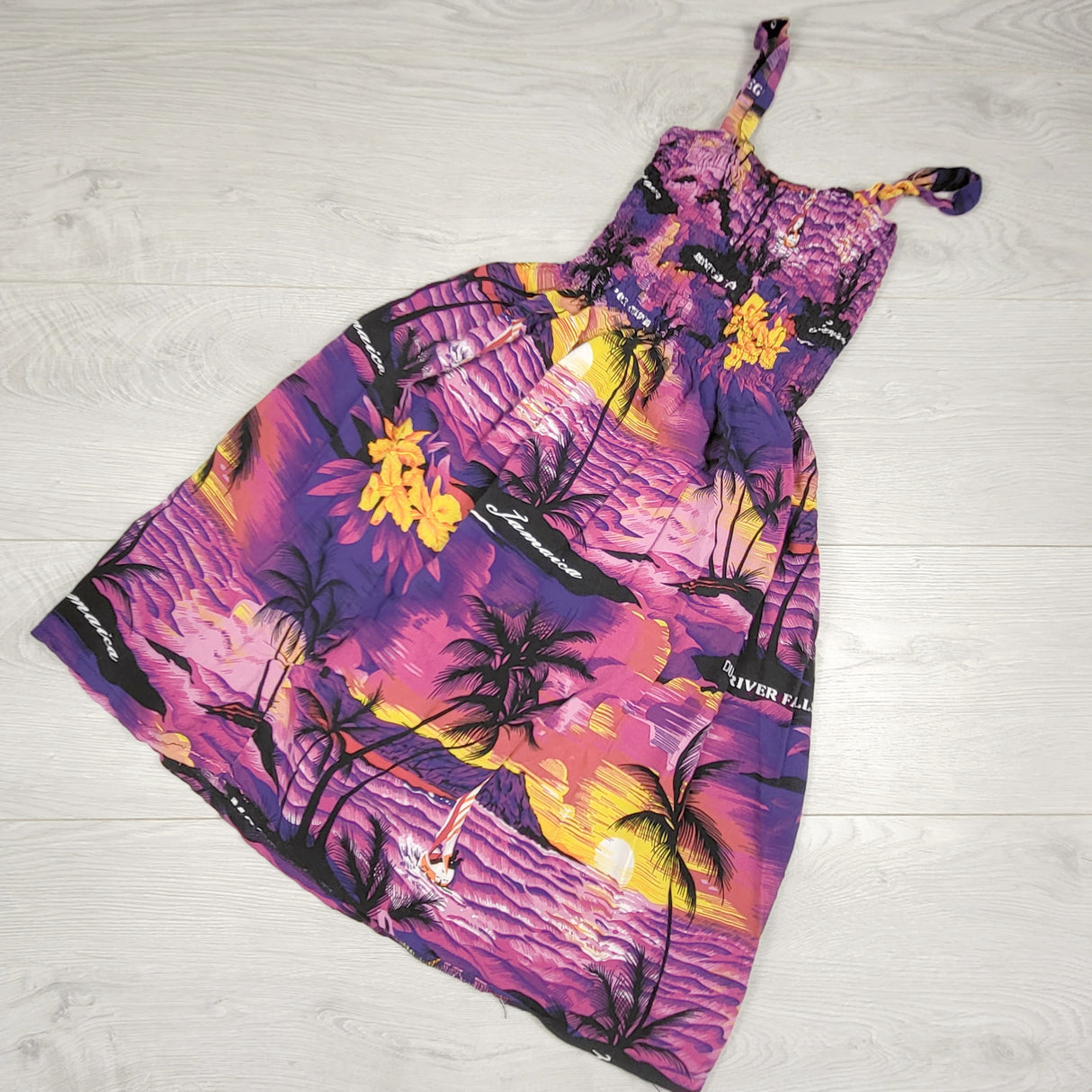 Hawaiian print dress with palm trees. Size 6-8 Years