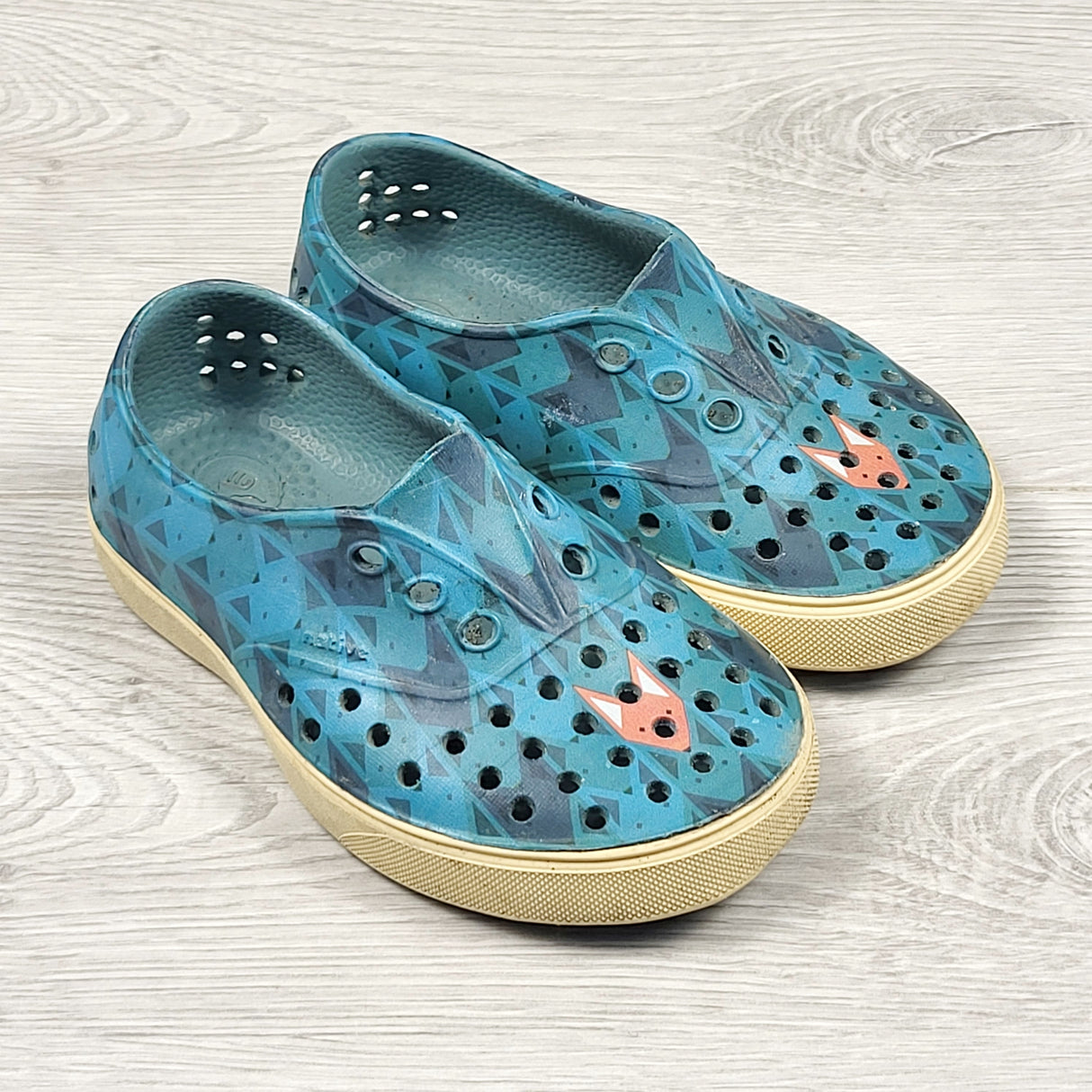 Native brand shoes. Size 7