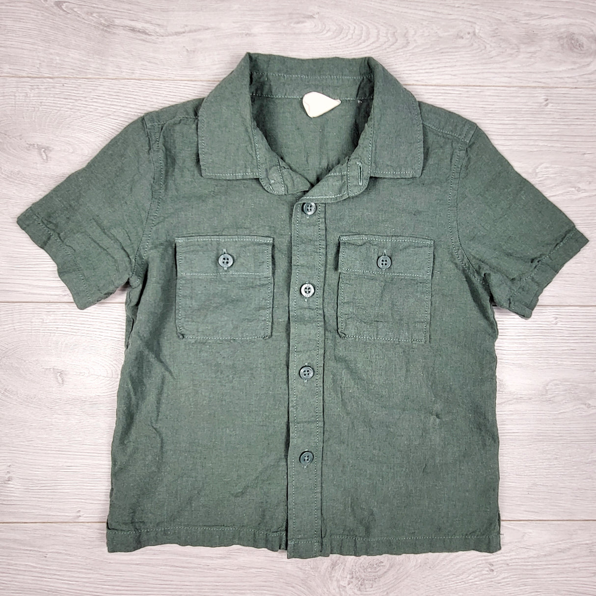 Gap green organic cotton button down linen shirt. Size 2T