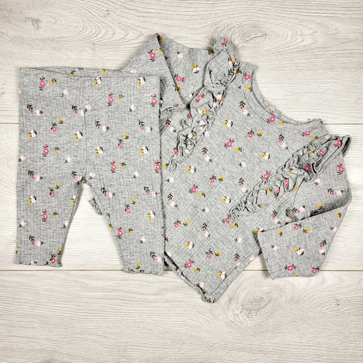 George grey ribbed floral print 2pc set. Size 0-3 months