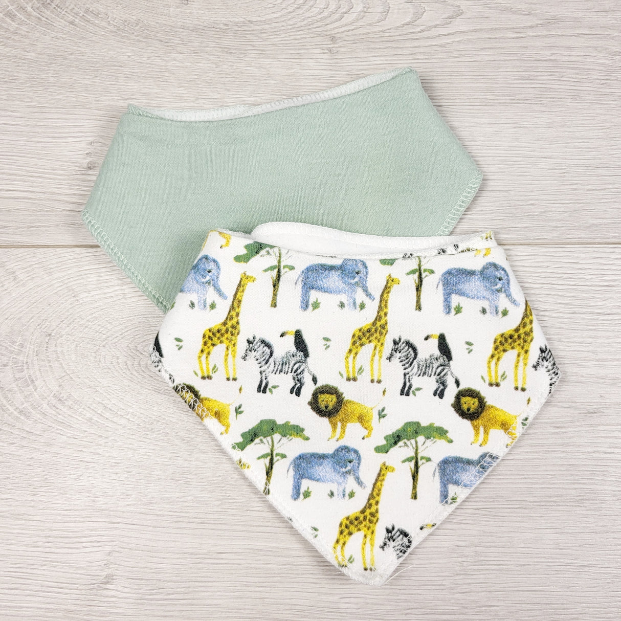 Drool bibs (2pcs)