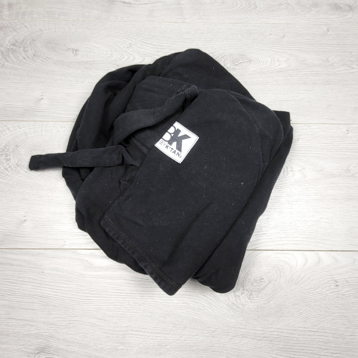 Baby K'tan black baby carrier. Size XS (2-4 t-shirt size)