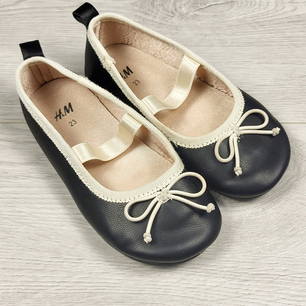 H and M back bow flats. Size 7