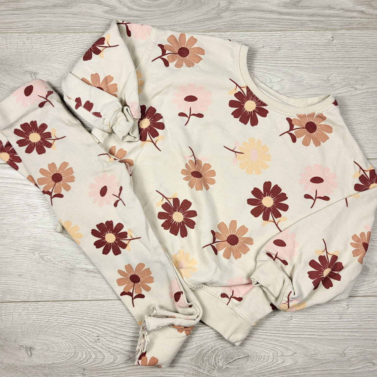 George beige floral print 2pc set. Size 3T