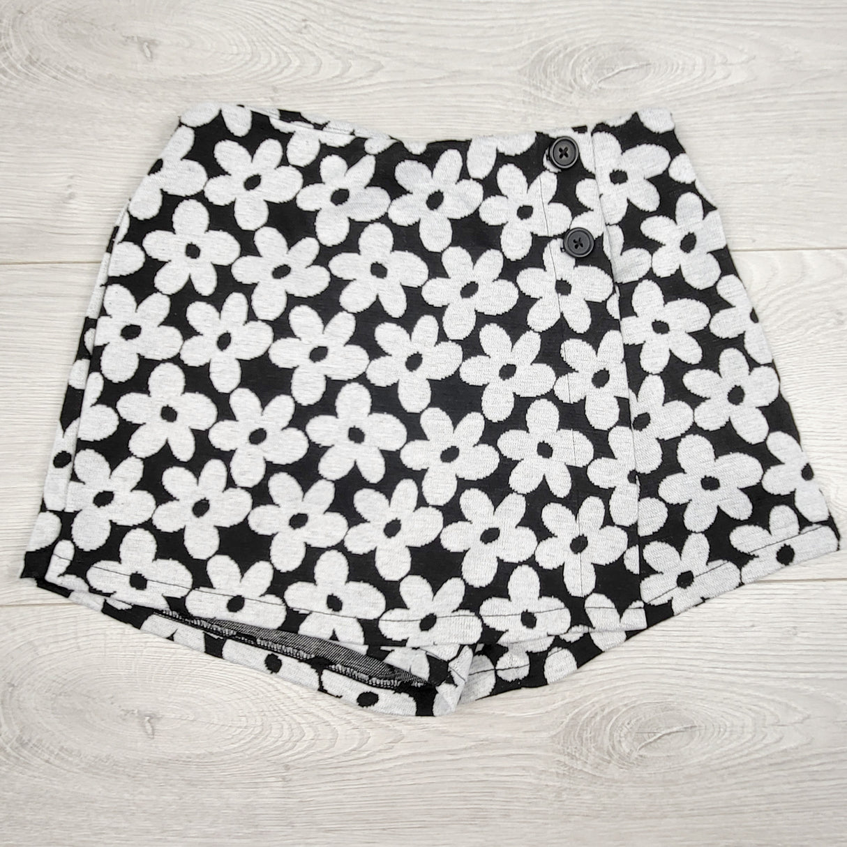 Old Navy black and grey floral print knit "skort." Size 8